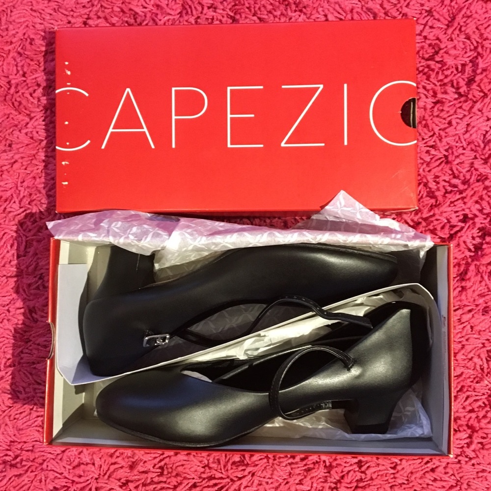 BRAND NEW CAPEZIO